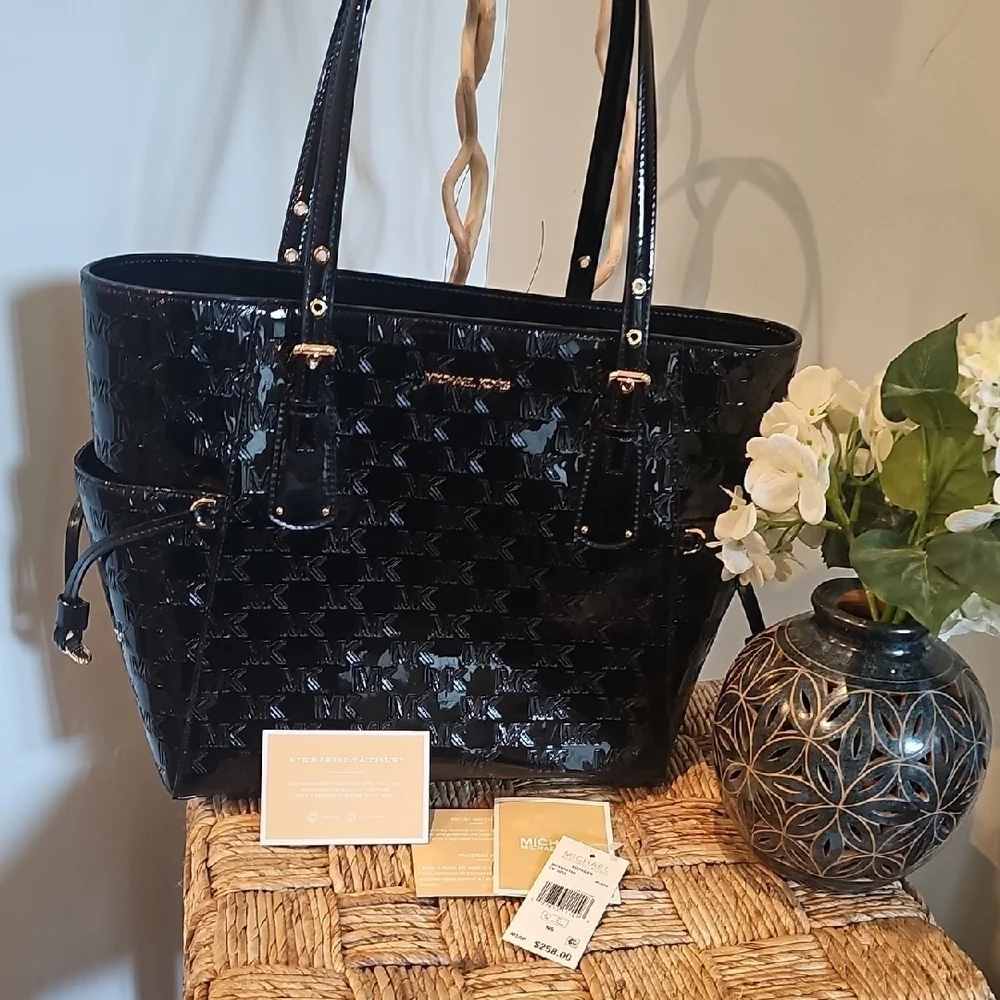 Michael Kors Voyager Nwt